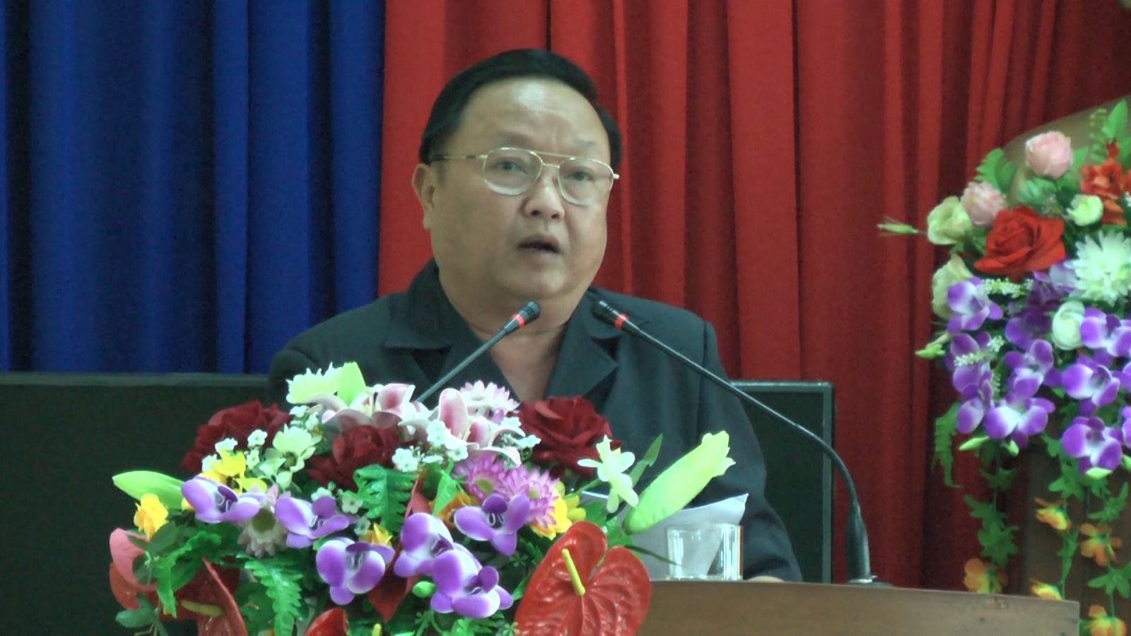 Đồng chí Kiều Thanh Dũng  - TUV, Bí Thư huyện ủy, Chủ tịch HĐND huyện EaKar phát biểu chỉ đạo tại hội nghị