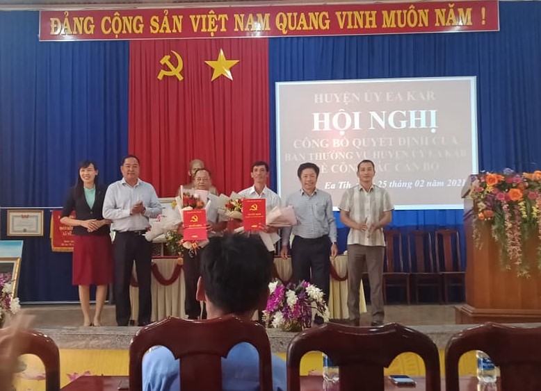 Huyện ủy EaKar tổ chức Hội nghị Công bố quyết định về công tác cán bộ năm 2021
