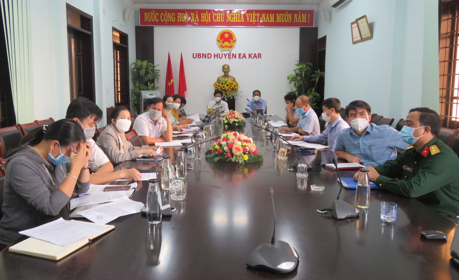 Huyện Ea Kar dự Hội nghị Tập huấn trực tuyến với tỉnh về việc triển khai Kế hoạch thực hiện Nghị quyết 128 của Chính phủ.