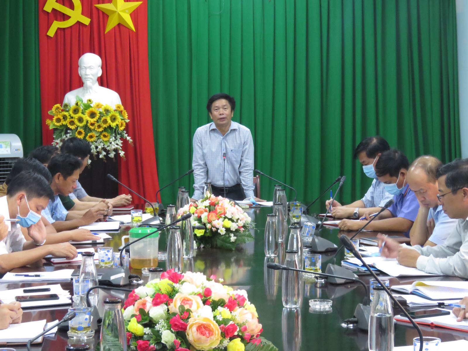 Huyện EaKar họp trực tuyến thường kỳ tháng 5/2021.