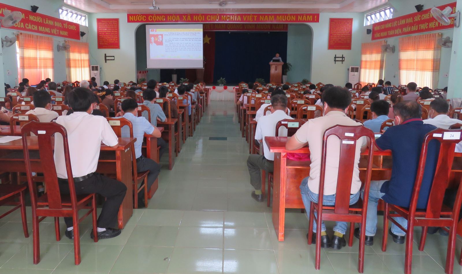 Ban Tuyên giáo Huyện ủy Ea Kar tổ chức Hội nghị học tập, quán triệt Nghị quyết và các văn bản của Đảng đợt II/2021.