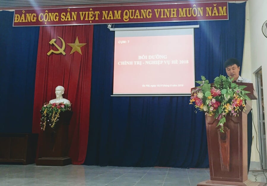  Ban Tuyên giáo Huyện ủy Ea Kar phối hợp với Phòng GD & ĐT huyện tổ chức bồi dưỡng chính trị hè năm 2018 