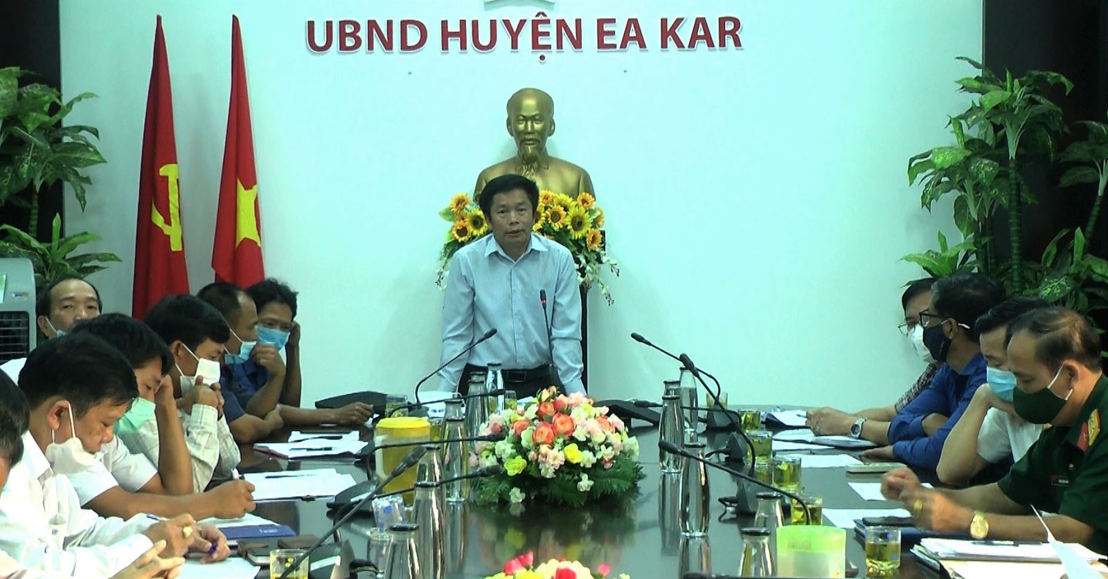 Huyện Ea Kar tham gia cuộc họp trực tuyến với Ban chỉ đạo phòng chống Covid-19 tỉnh về công tác tiếp nhận công dân trở về từ các tỉnh thành phía Nam.