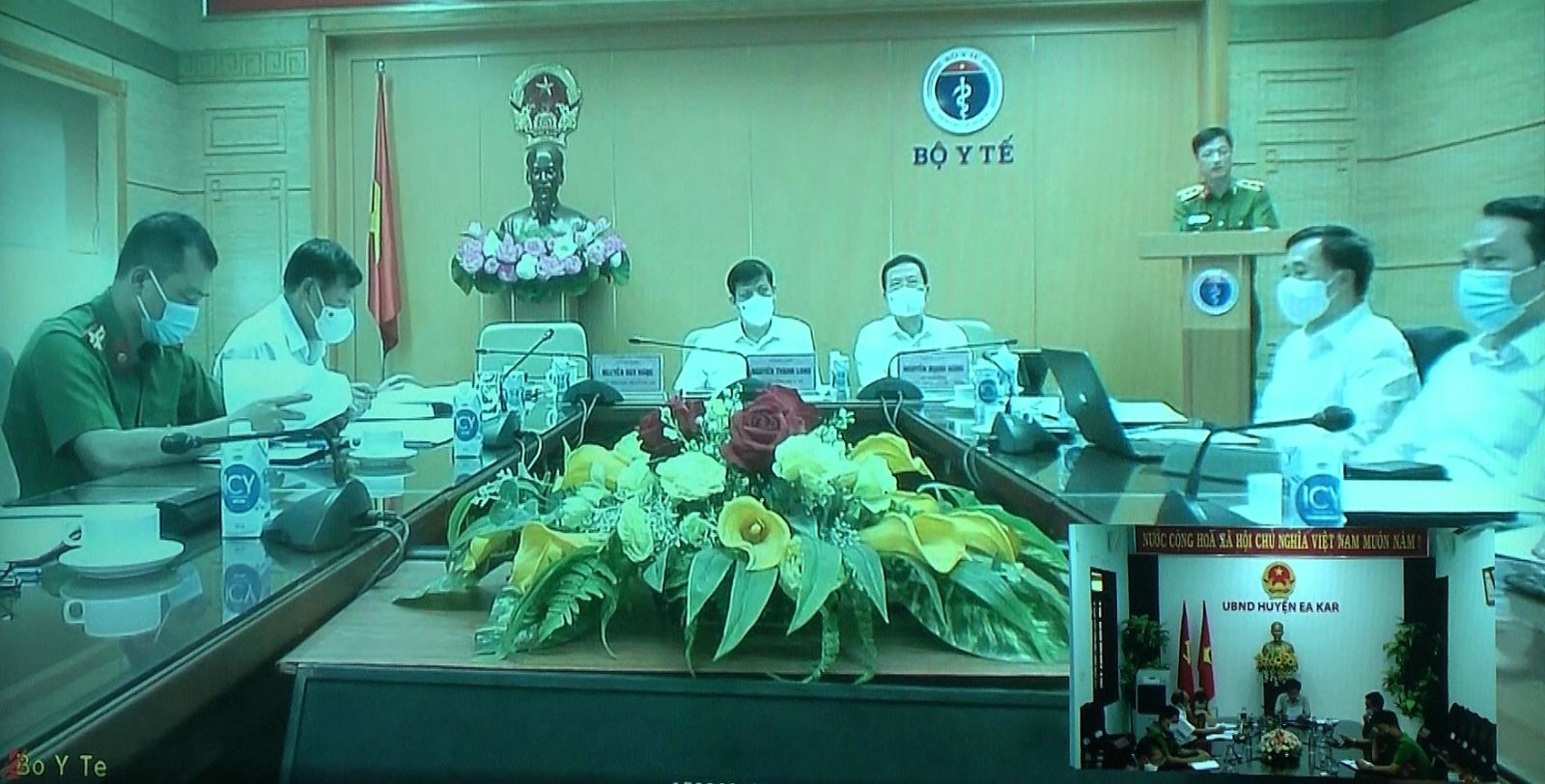 Huyện Ea Kar tham dự hội nghị trực tuyến quán triệt một số nội dung về tiêm chủng Covid-19 và giải pháp xác thực, liên thông dữ liệu tiêm chủng với dữ liệu quốc gia về dân cư