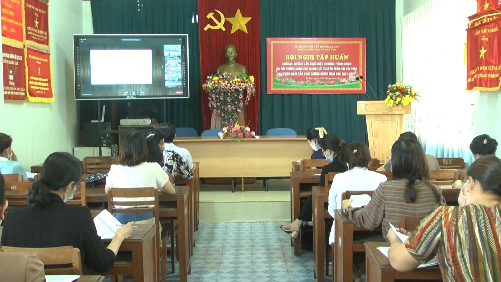 Phòng giáo dục huyện Ea Kar, tham dự tập huấn trực tuyến về chỉ đạo, hướng dẫn thực hiện Chương trình GDMN, năm học 2021-2022.