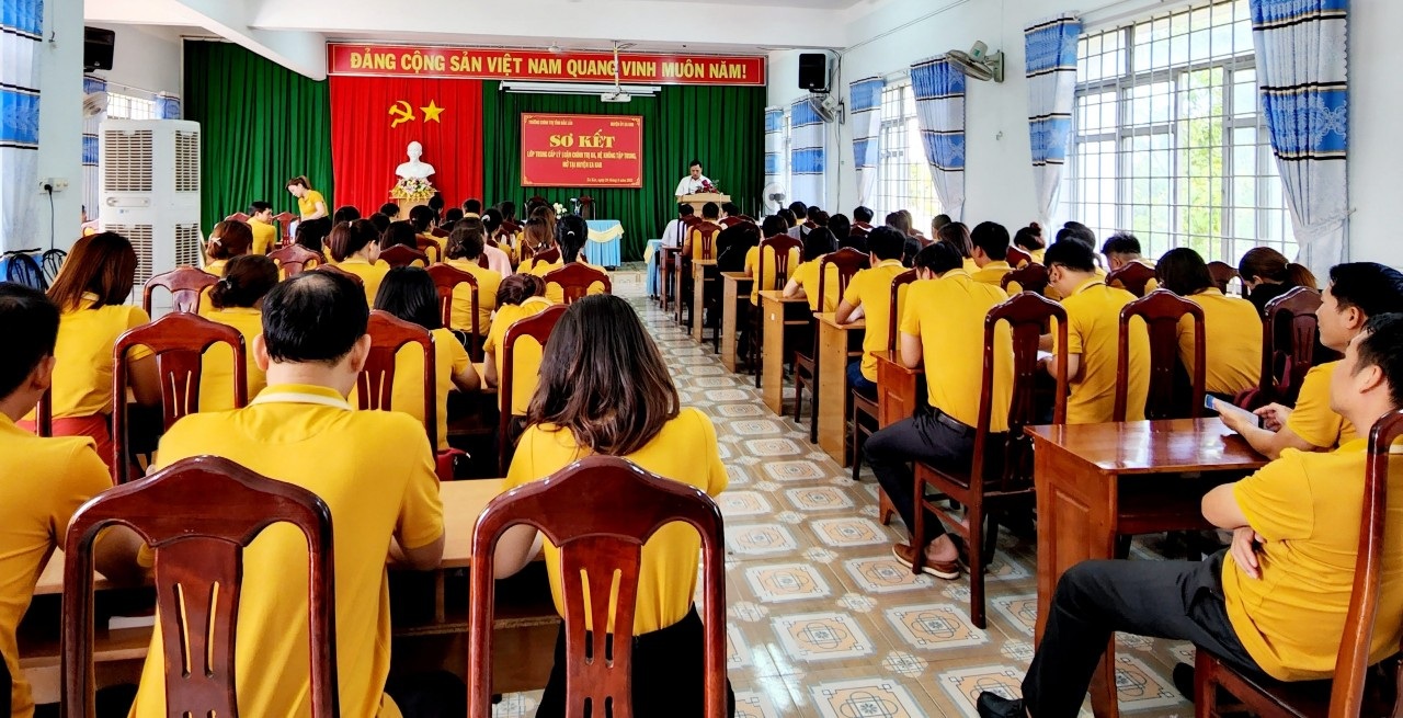 Sơ kết giữa khóa, lớp Trung cấp Lý luận Chính trị K6, hệ không tập trung mở tại huyện Ea Kar.