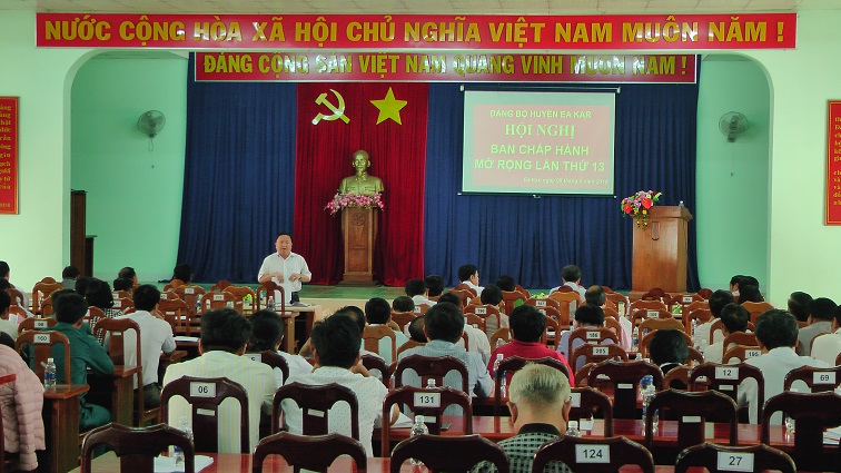 Hội nghị Ban chấp hành Đảng bộ huyện EaKar mở rộng lần thứ 13