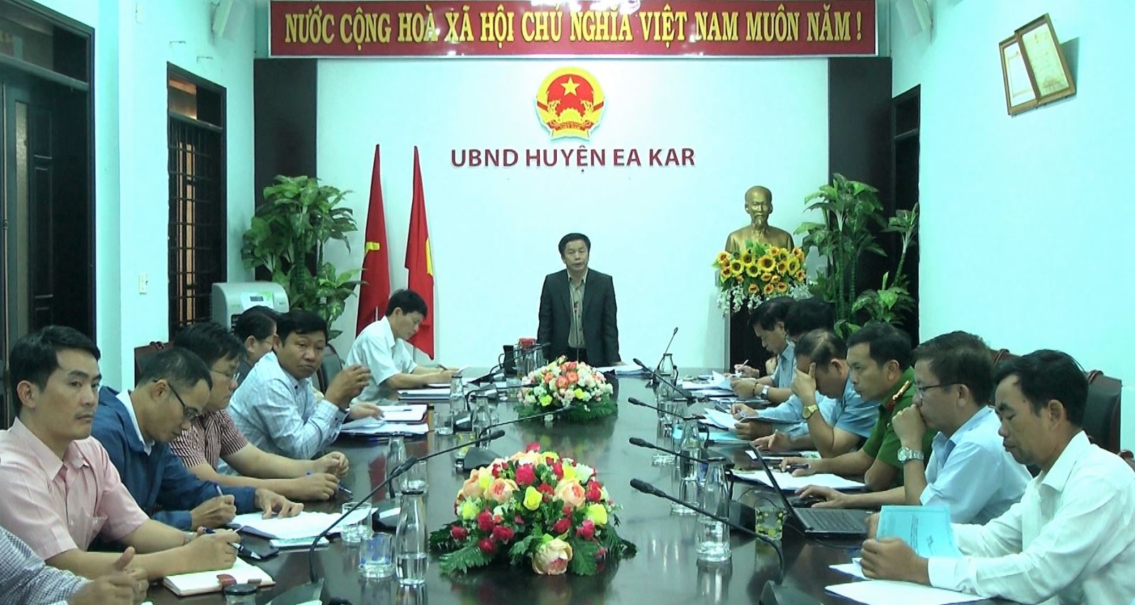 Huyện Ea Kar tổ chức cuộc họp thường kỳ tháng 11 năm 2022