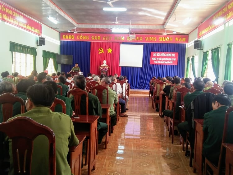 Huyện Ea Kar Bồi dưỡng chính trị, nghiệp vụ cán bộ Hội Cựu chiến binh cơ sở năm 2018