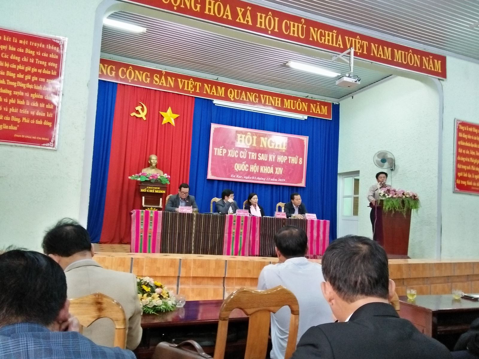 Hội nghị tiếp xúc cử tri với Đoàn đại biểu Quốc hội khóa XIV tỉnh Đắk Lắk sau kỳ họp thứ 8