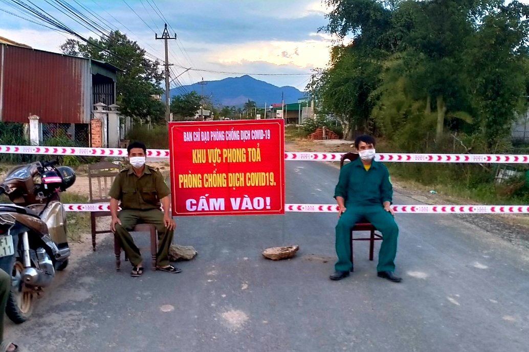 Thiết lập vùng cách ly y tế và thực hiện giãn cách xã hội theo Chỉ thị số 16 của Thủ tướng Chính phủ đối với thôn 20, xã Cư Bông