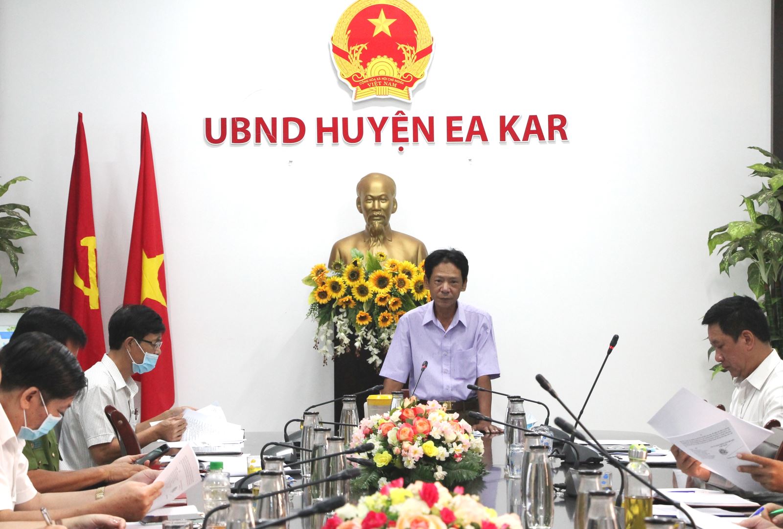 Huyện Ea Kar họp trực tuyến thường kỳ về tình hình kinh tế - xã hội 9 tháng đầu năm 2021 và công tác phòng, chống dịch Covid-19.