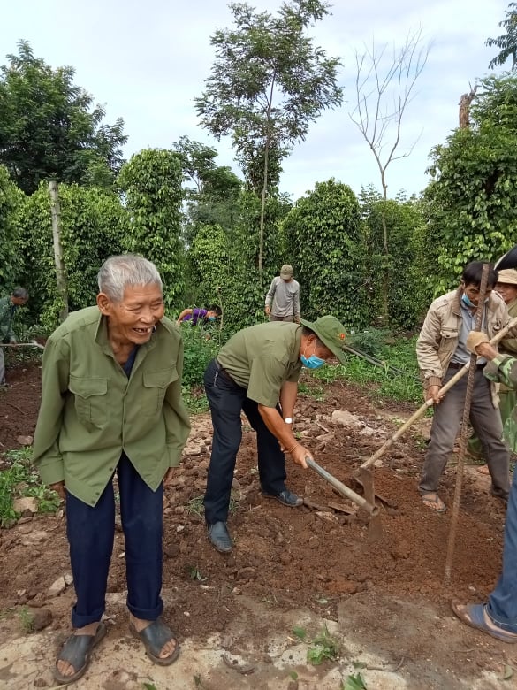Lễ khởi công xây dựng nhà tình nghĩa cho đối tượng cô đơn không nơi nương tựa tại xã EaĐar 
