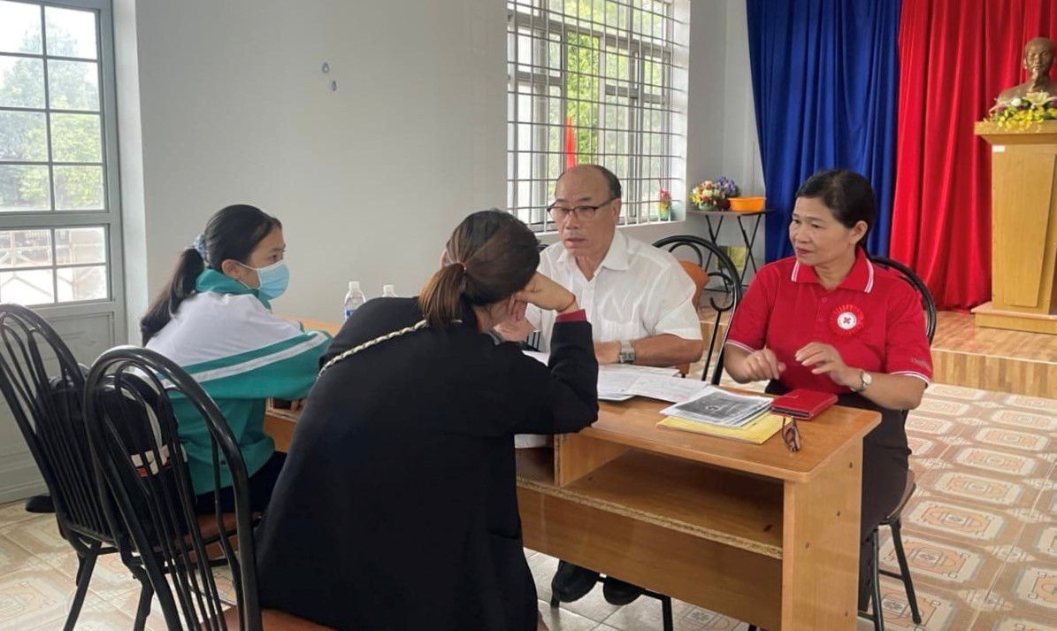 Tổ chức khảo sát đối tượng đề xuất trao học bổng của Tập đoàn Vingroup (Quĩ Thiện Tâm cho học sinh giỏi có hoàn cảnh đặc biệt khó khăn trên địa bàn huyện Eakar.