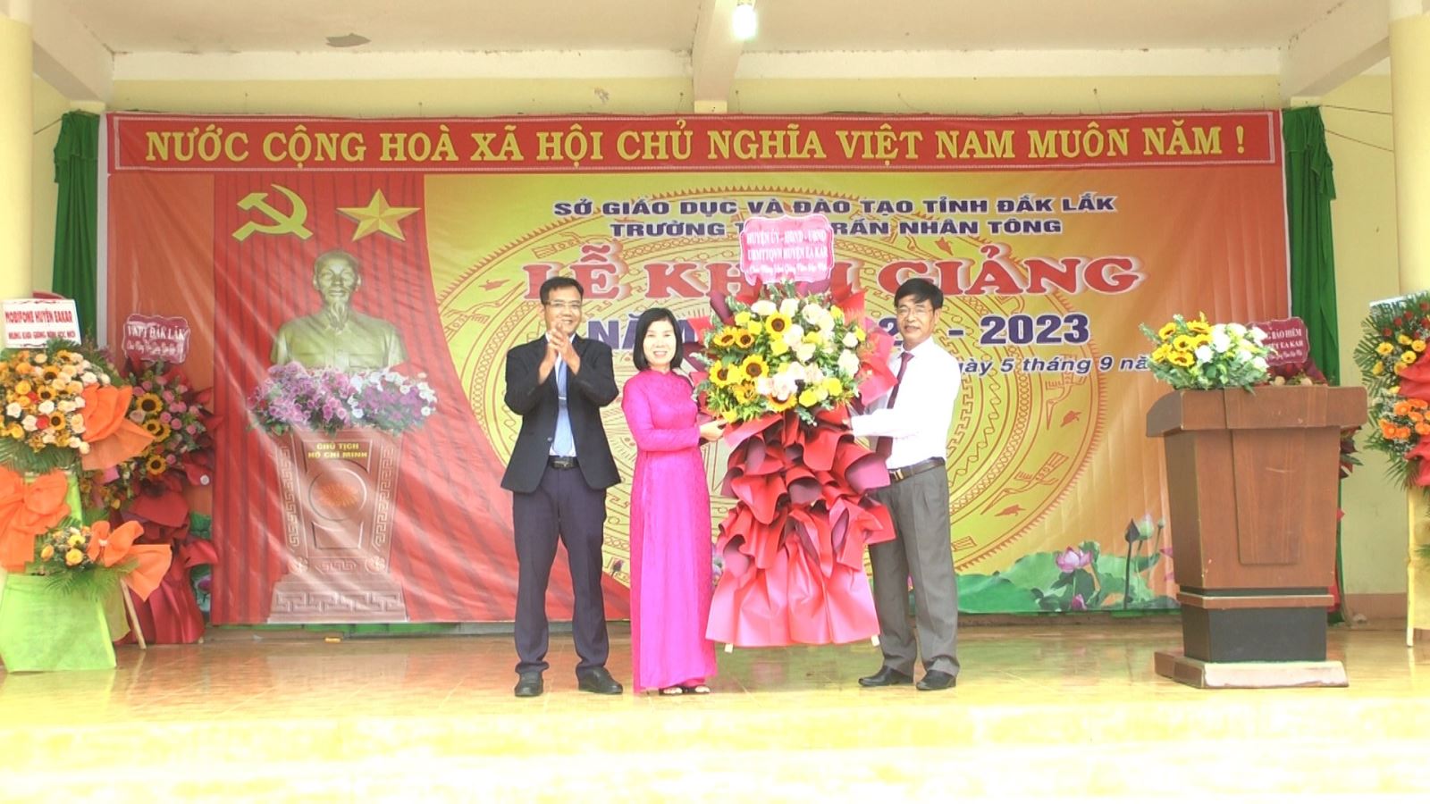 Trường THPT Trần Nhân Tông tổ chức Lễ khai giảng năm học mới