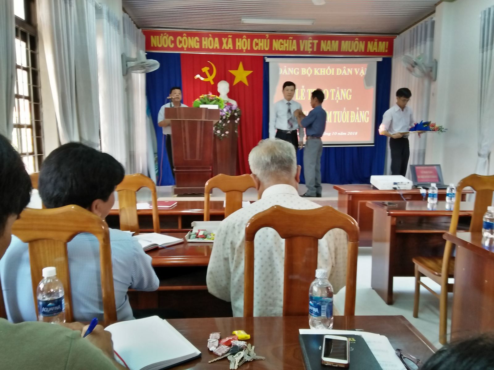 Lễ trao tặng huy hiệu 30 năm tuổi Đảng năm 2018