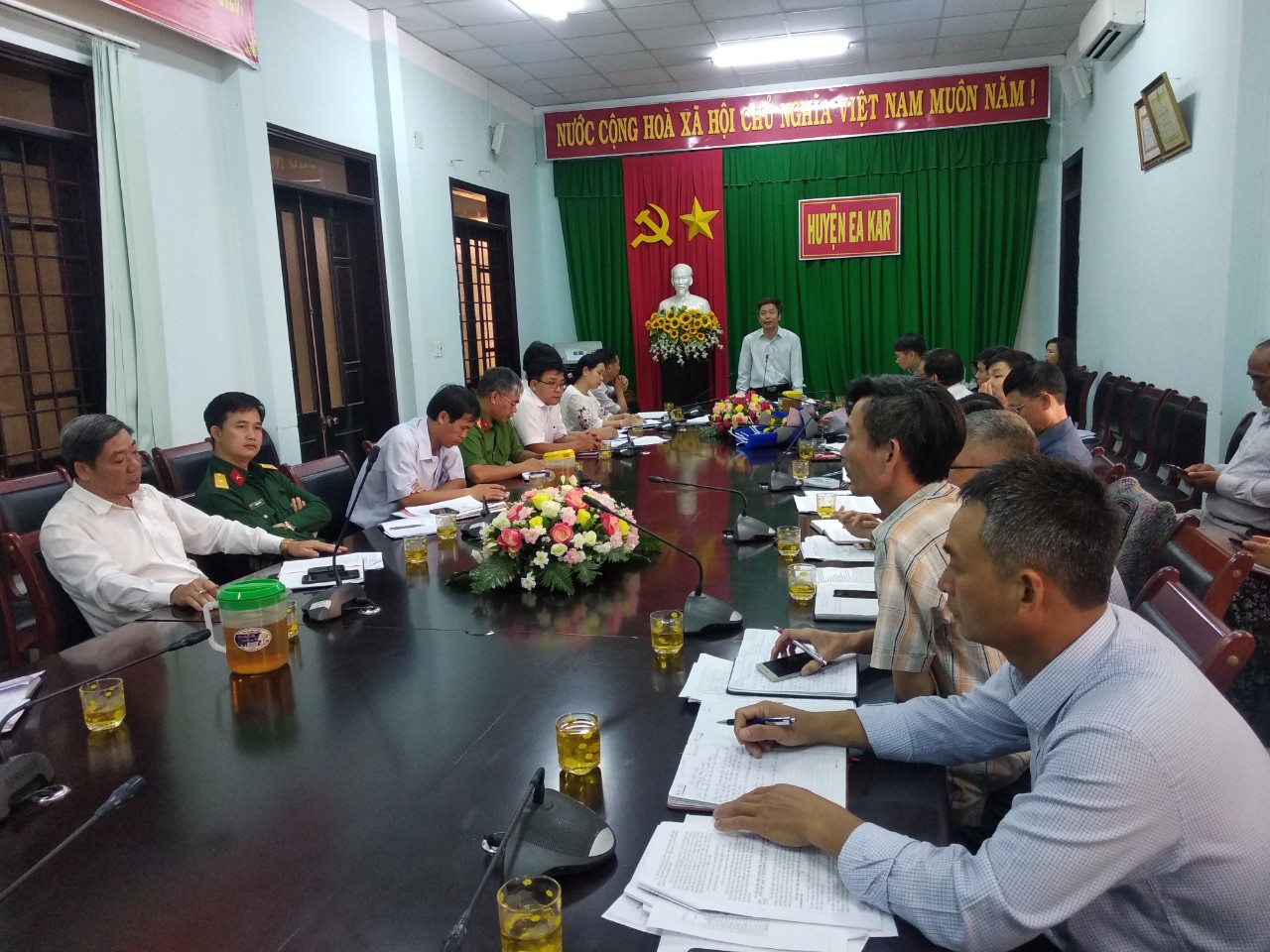 UBND huyện Ea Kar họp phiên thường kỳ tháng 10 năm 2019