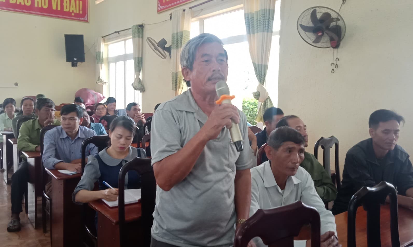 Hội nghị trao đổi, đối thoại giữa cấp ủy, chính quyền cấp xã với nhân dân và Diễn đàn CA xã lắng nghe ý kiến nhân dân