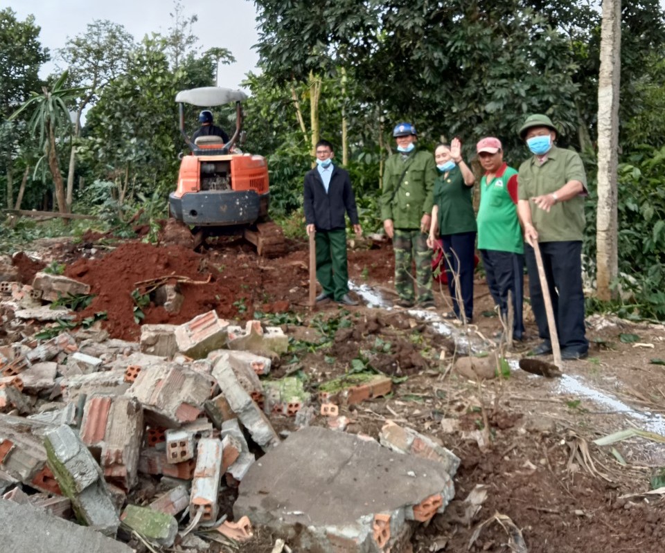 Lễ khởi công xây dựng nhà tình nghĩa cho đối tượng có hoàn cảnh đặc khó khăn tại xã Xuân Phú.