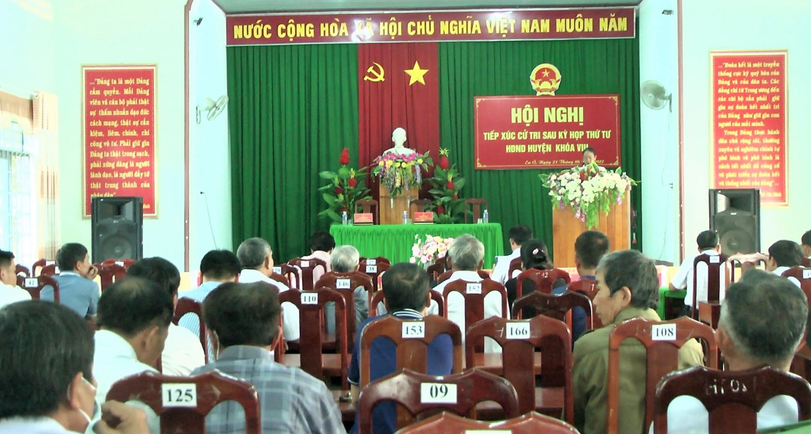 Hội nghị tiếp xúc cử tri tại Xã EaÔ, sau kỳ họp thứ tư HĐND huyện khóa VIII, nhiệm kỳ 2021 - 2026