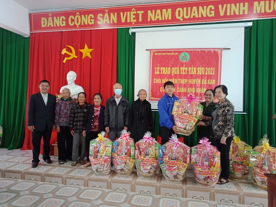 Hội cựu TNXP tỉnh tổ chức trao tặng quà tết Tân Sửu năm 2021