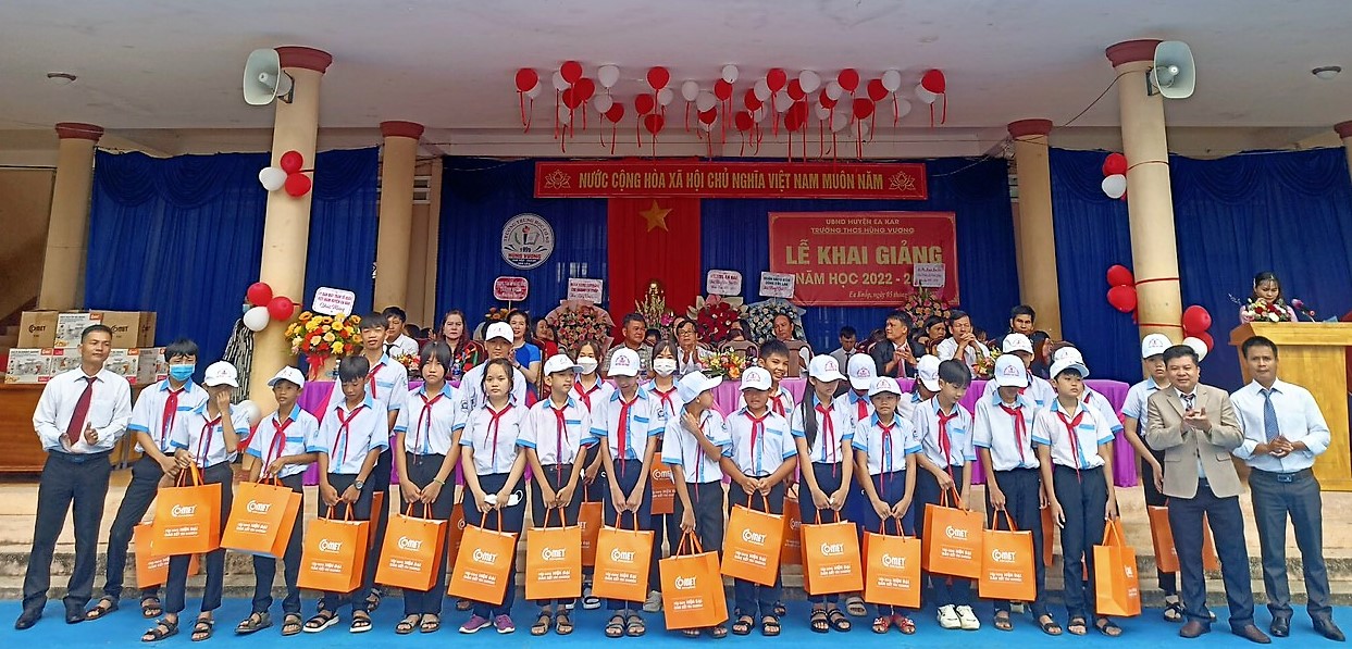 Trường TH CS Hùng  Vương – thị trấn Eaknốp tổ chức lễ khai giảng năm học 2022 – 2023