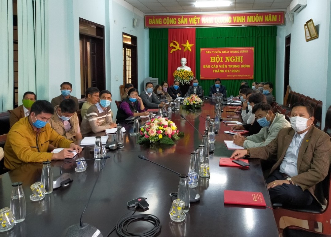 Huyện Ea Kar tham dự Hội nghị trực tuyến Báo cáo viên Trung ương tháng 01/2021