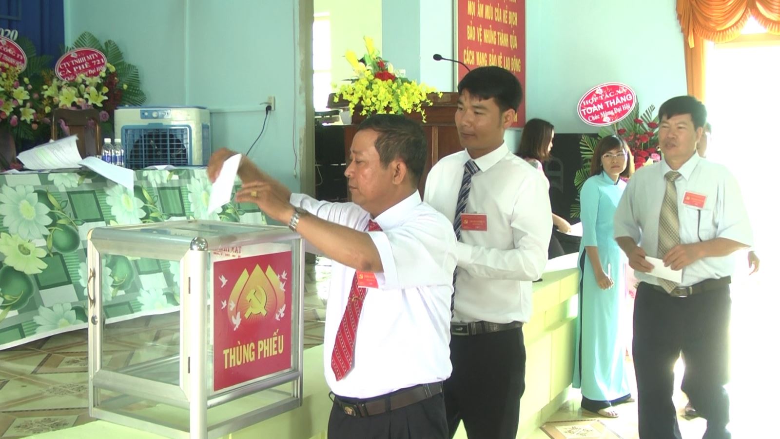 Đại hội Đảng bộ xã Cư Bông lần thứ IX