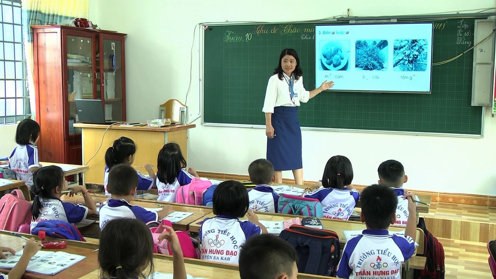 Thực hiện chương trình giáo dục phổ thông 2018 ở  Trường Tiểu học Trần Hưng Đạo, thị trấn Ea Kar, huyện Ea Kar.