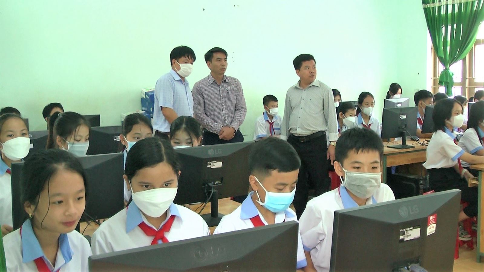 Xây dựng trường chuẩn quốc gia ở Trường THCS Hùng Vương,  thị trấn EaK nốp, huyện Ea Kar