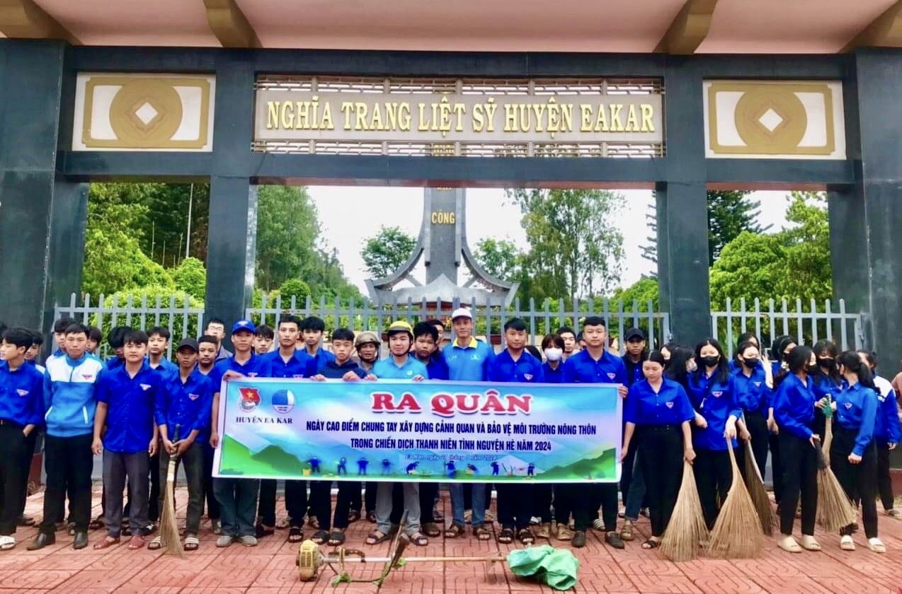NGÀY CAO ĐIỂM CHUNG TAY XÂY DỰNG CẢNH QUAN VÀ BẢO VỆ MÔI TRƯỜNG NÔNG THÔN TRONG CHIẾN DỊCH THANH NIÊN TÌNH NGUYỆN HÈ TỈNH ĐẮK LẮK NĂM 2024