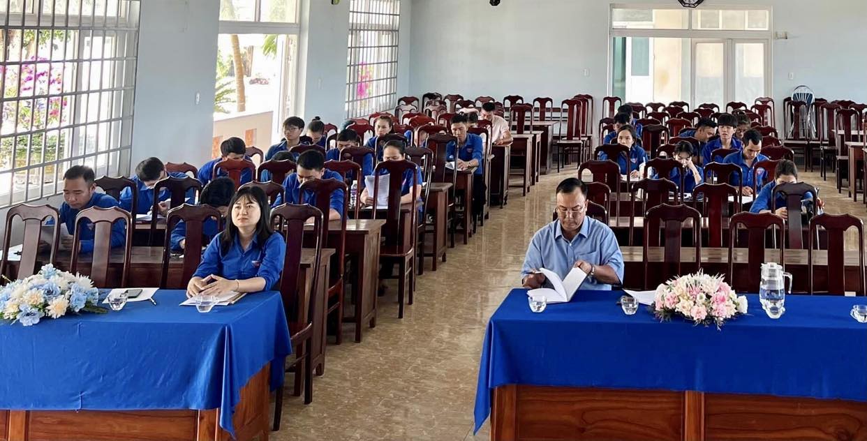 Hội nghị sinh hoạt chuyên đề Định hướng tình hình quốc tế, khu vực và địa phương cho đoàn viên thanh niên năm 2023