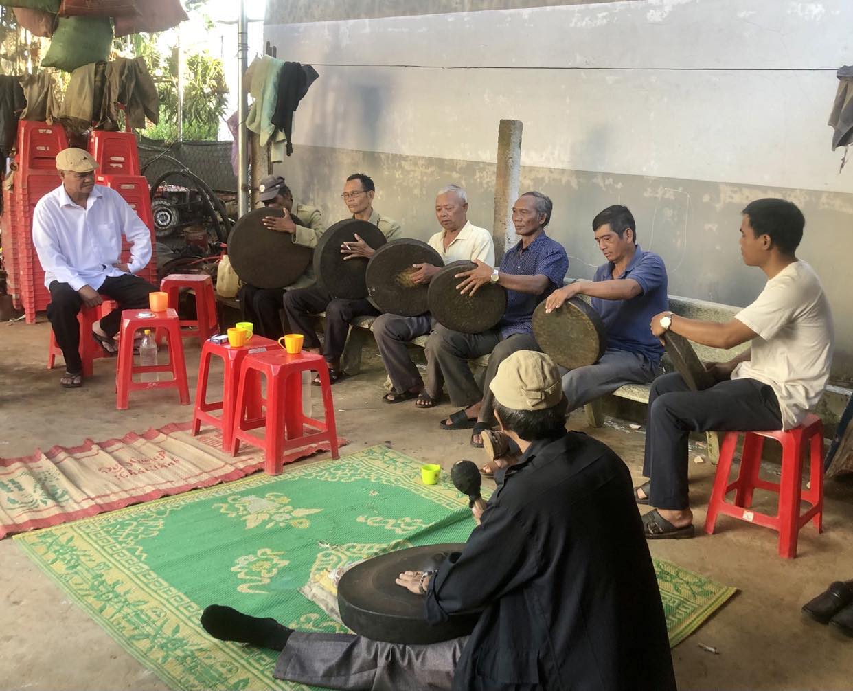  Bà con 6 buôn đồng bào dân tộc thiểu số tích cực luyện tập để tham gia  Liên hoan cồng chiêng – Thể thao huyện Ea Kar lần thứ I, năm 2023