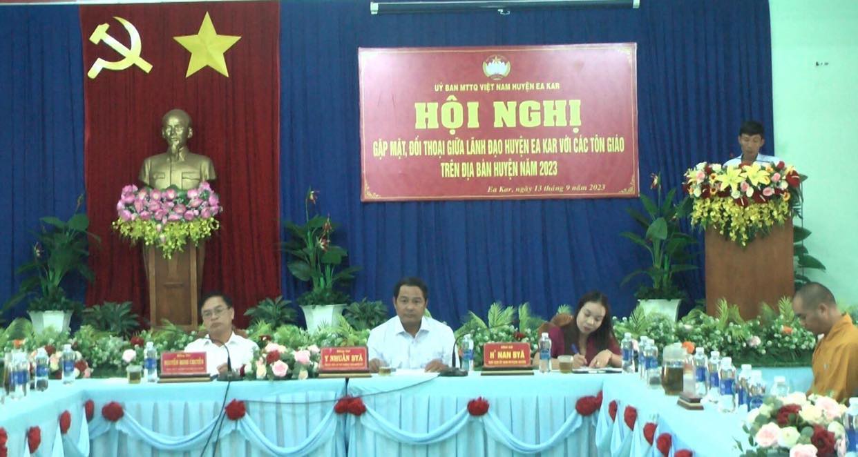 Hội nghị gặp mặt, đối thoại giữa lãnh đạo huyện với các tôn giáo trên địa bàn huyện.