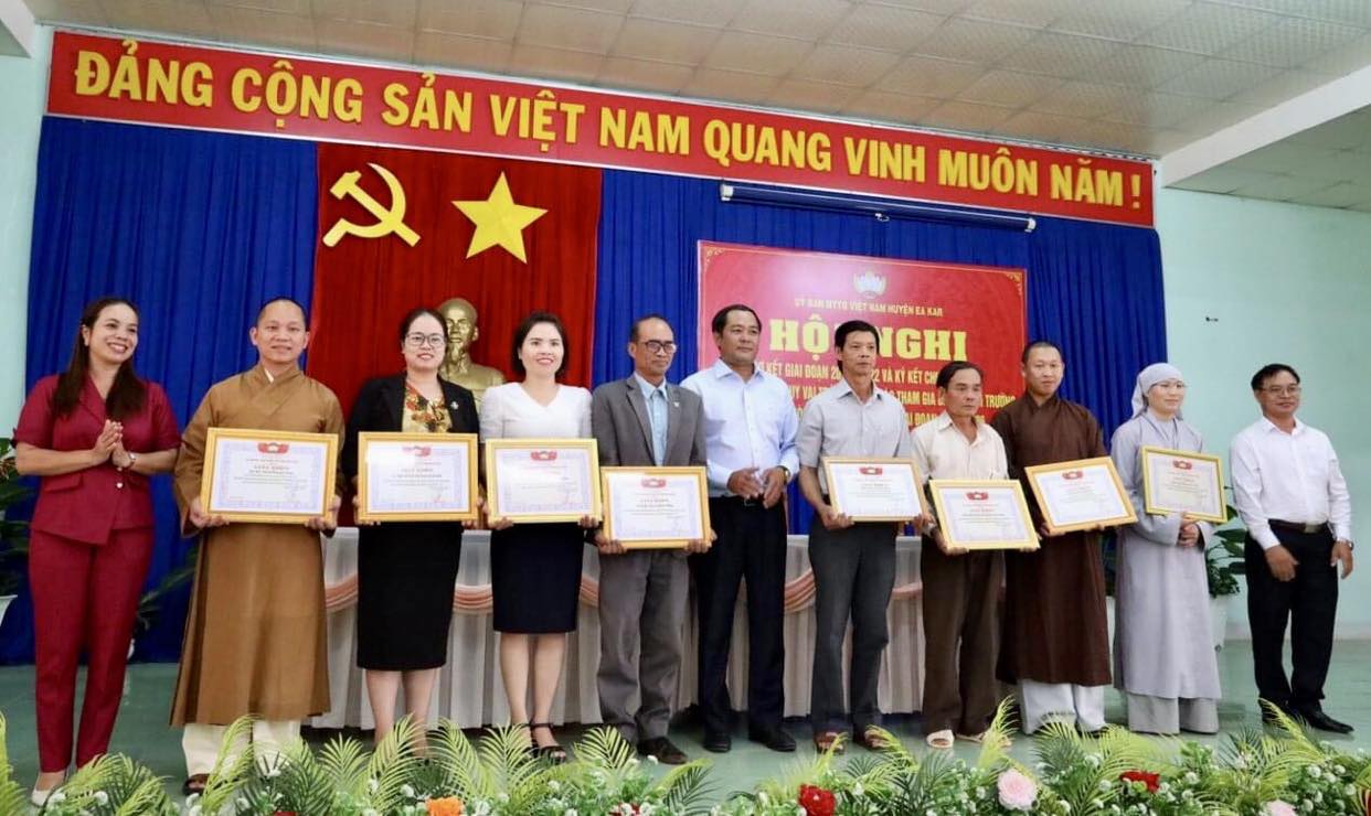 Hội nghị sơ kết giai đoạn 2016 -2022 và ký kết chương trình phối hợp phát huy vai trò các tôn giáo tham gia bảo vệ môi trường và ứng phó với biến đổi khí hậu giai đoạn 2023 – 2026