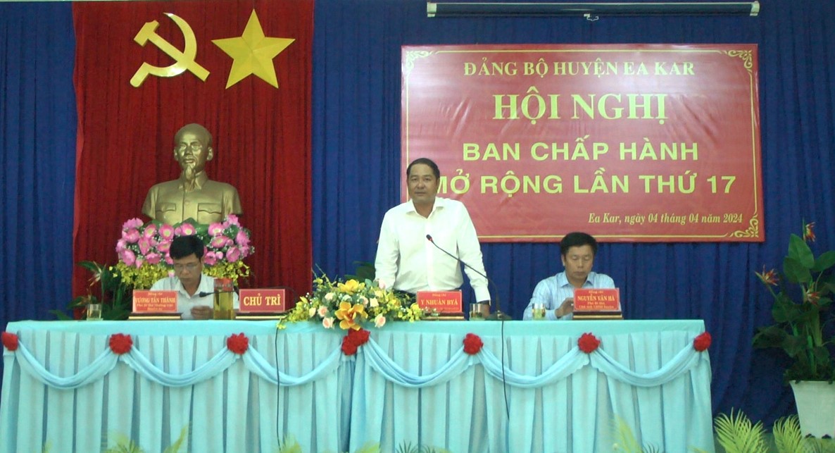 Hội nghị BCH Đảng bộ huyện EaKar mở rộng lần thứ 17