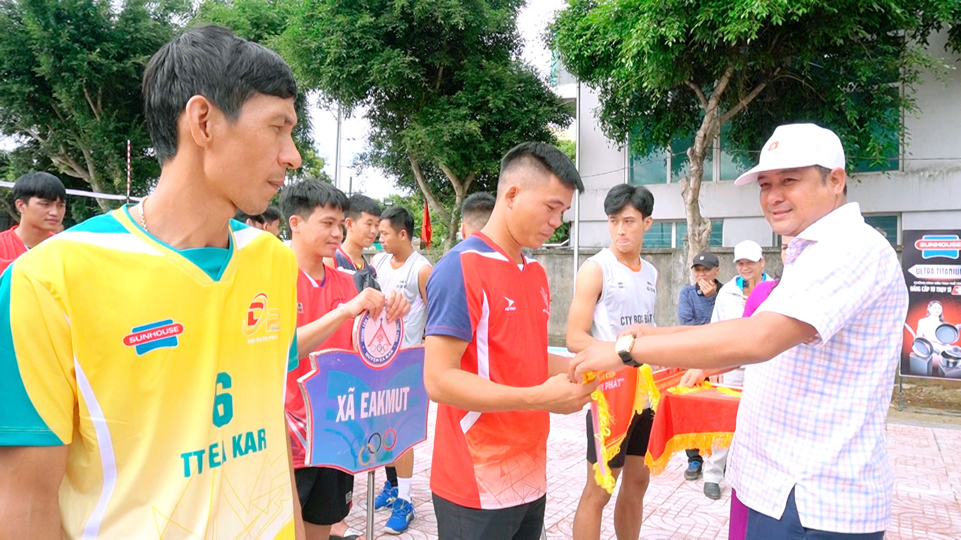 Khai mạc giải bóng chuyền nam huyện Ea Kar mở rộng  lần thứ II năm 2024 tranh cúp Điện máy Duy Phát