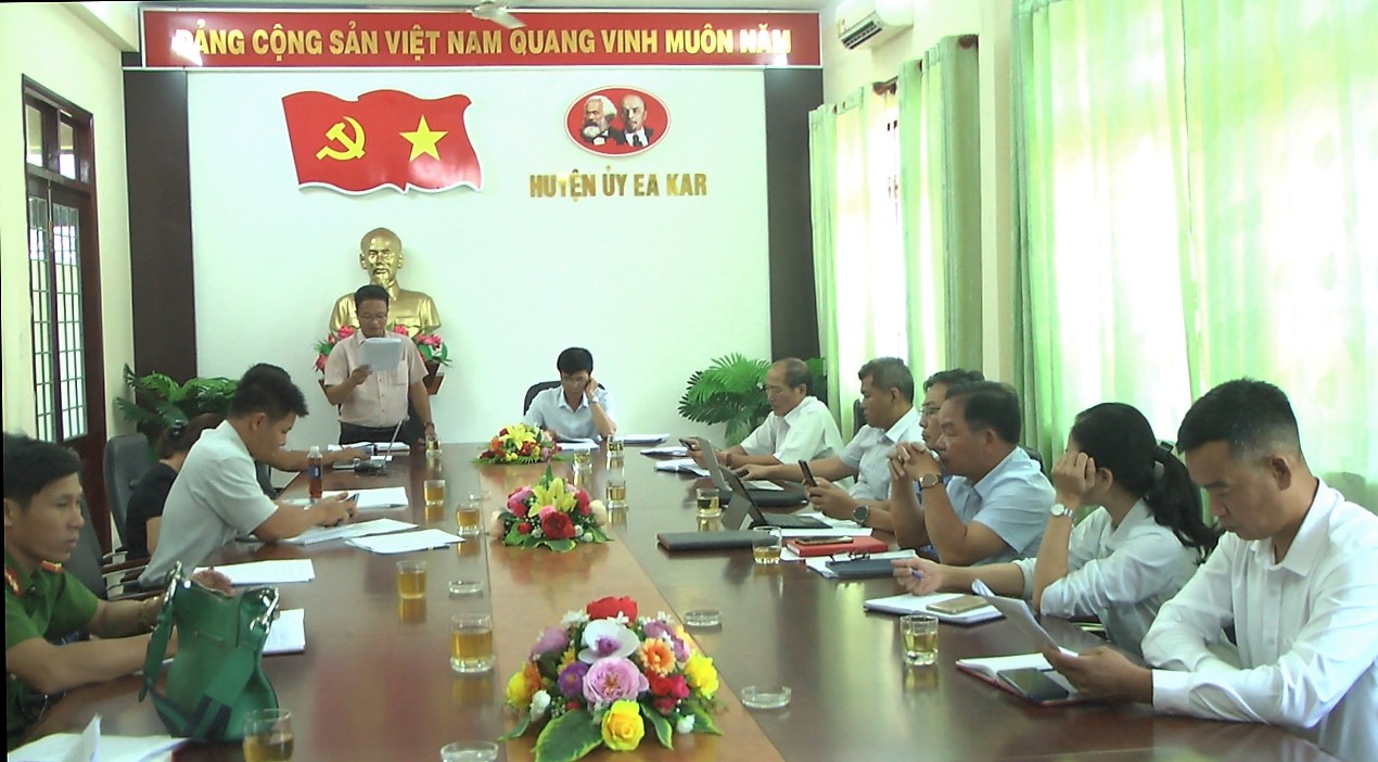 Đoàn công tác số 2 Huyện ủy Ea Kar làm việc tại xã Xuân Phú 