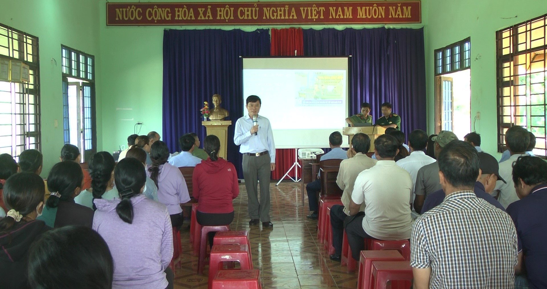 Tuyên truyền, đẩy mạnh phong trào  “Toàn dân bảo vệ an ninh tổ quốc” tại xã Cư Huê