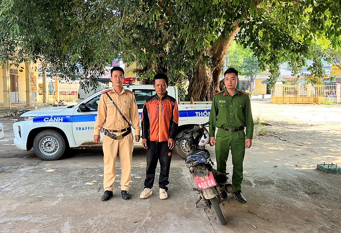 Phát hiện lái xe mô tô dương tính với chất ma túy
