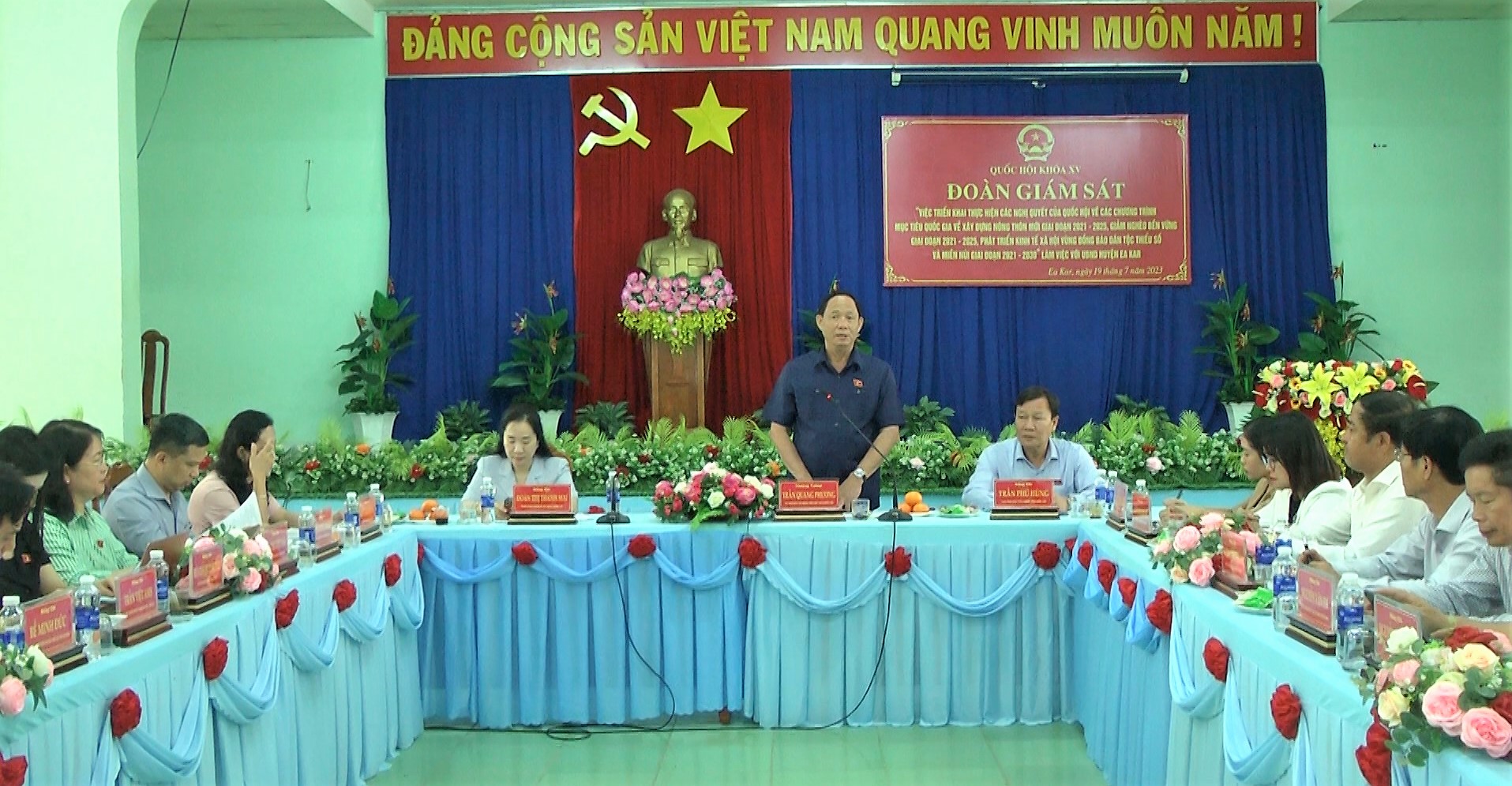 Thượng tướng Trần Quang Phương - Phó chủ tịch Quốc Hội chủ trì làm việc với huyện Ea Kar về thực hiện 3 chương trình mục tiêu Quốc gia