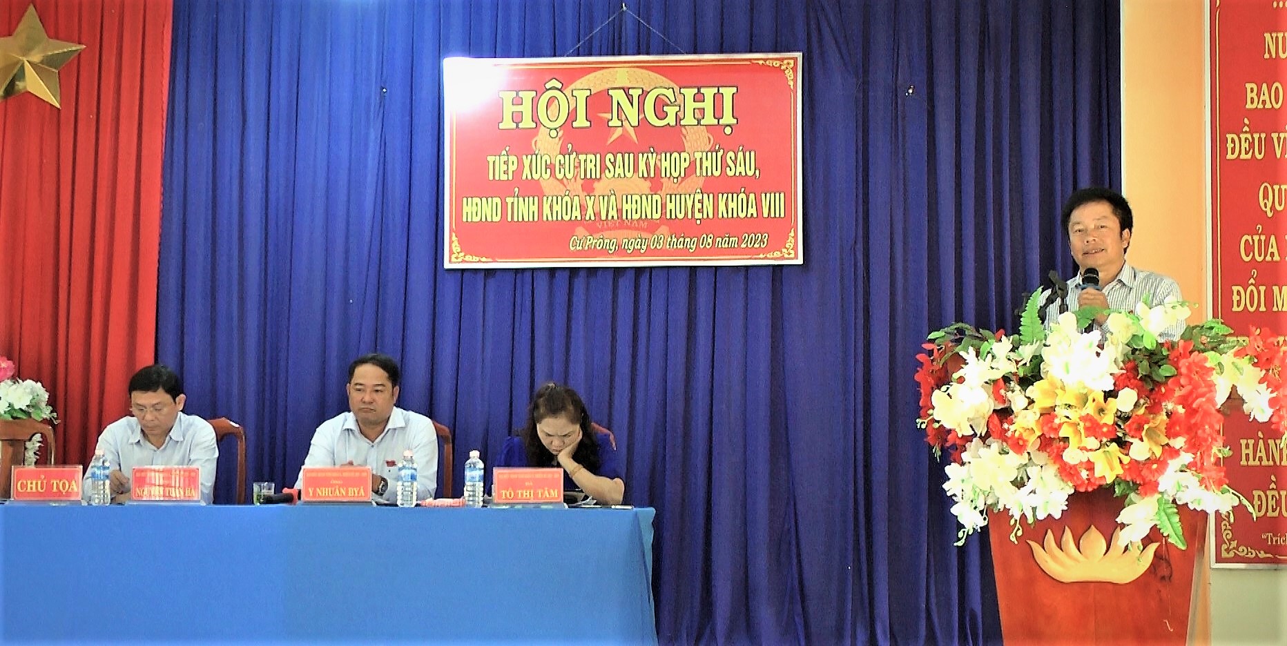 Đại biểu HĐND hai cấp tiếp xúc với cử tri huyện Ea Kar  sau kỳ họp thứ sáu.