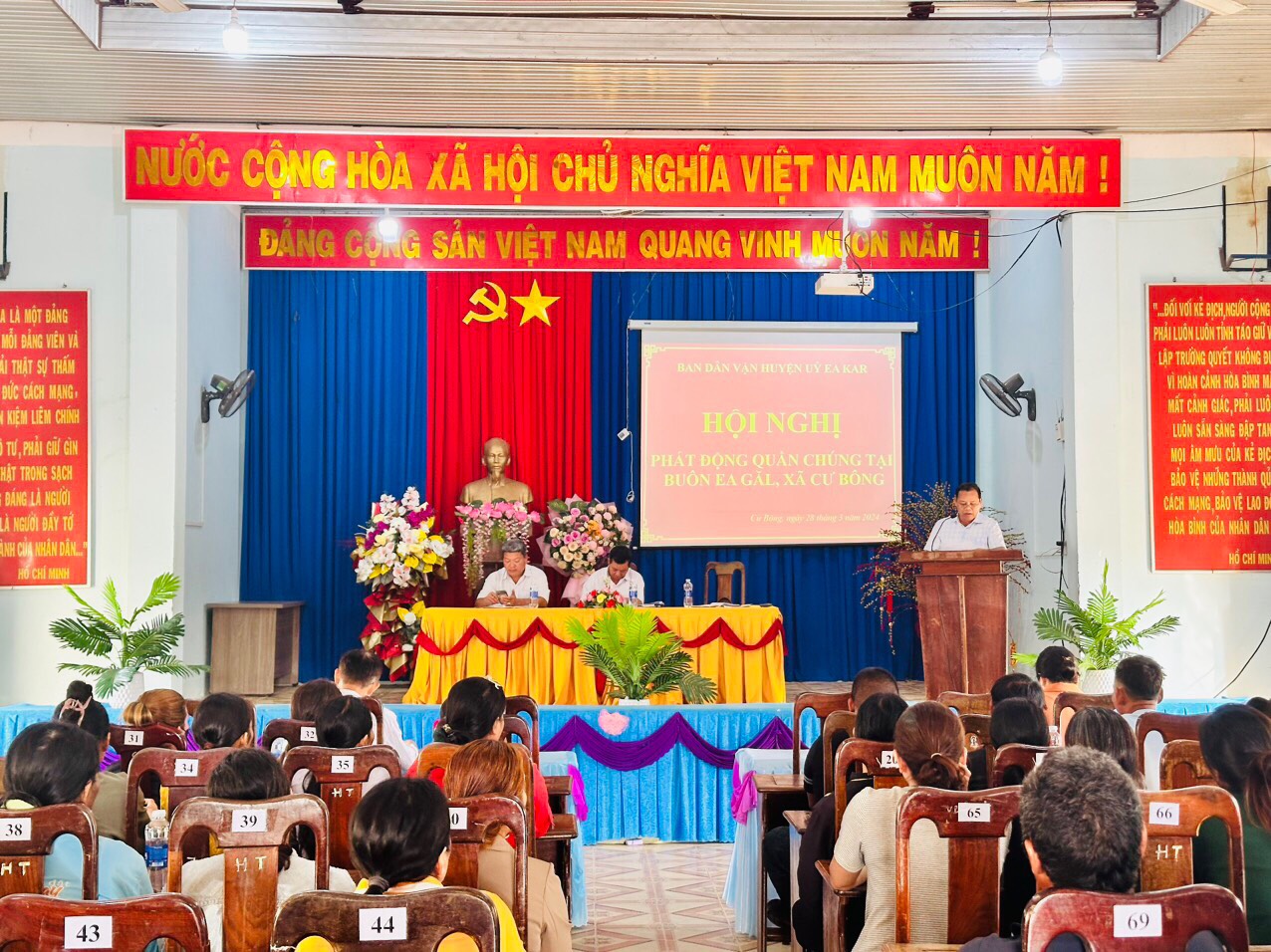 Ban Dân vận Huyện uỷ Ea Kar phát động quần chúng tại Buôn Ea Găl xã Cư Bông
