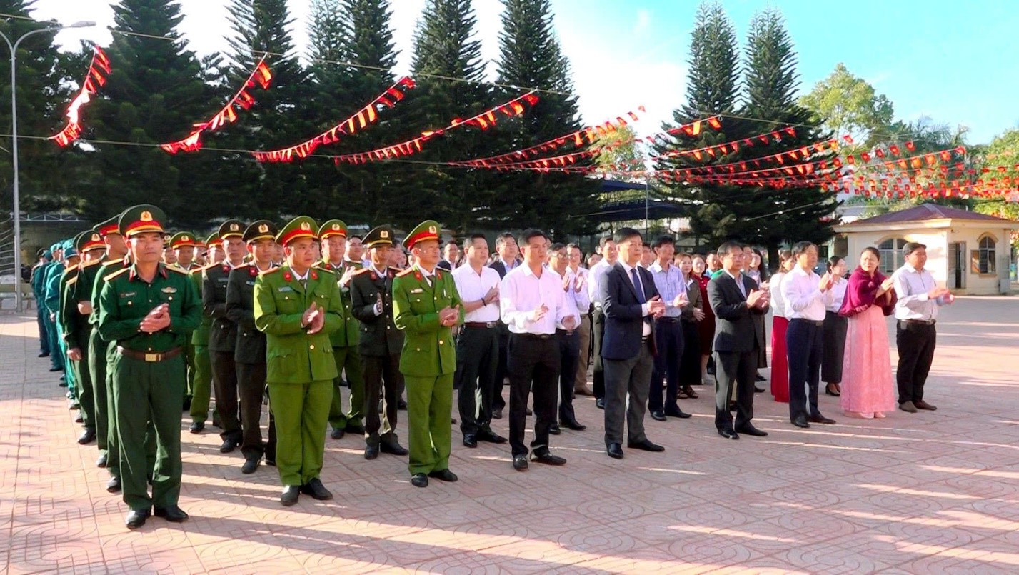 Trung tâm Phục vụ Hành chính công xã Ea Kar giải quyết thủ tục hành chính trong Ngày làm việc đầu tiên sau dịp Tết Nguyên đán Bính Ngọ 2026, tạo điều kiện thuận lợi cho công dân