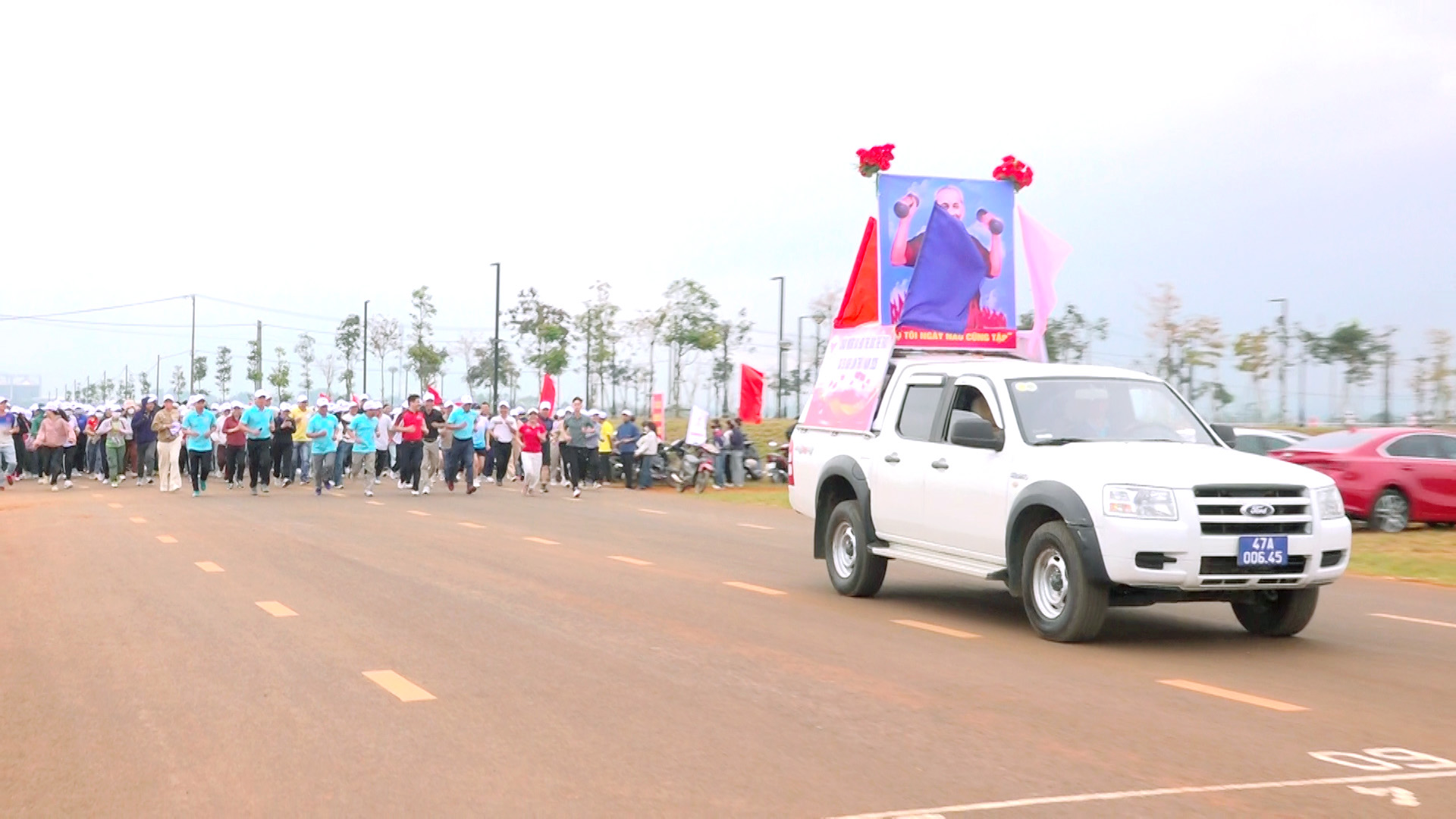 Xã Ea Kar tổ chức Ngày chạy Olympic vì sức khỏe toàn dân