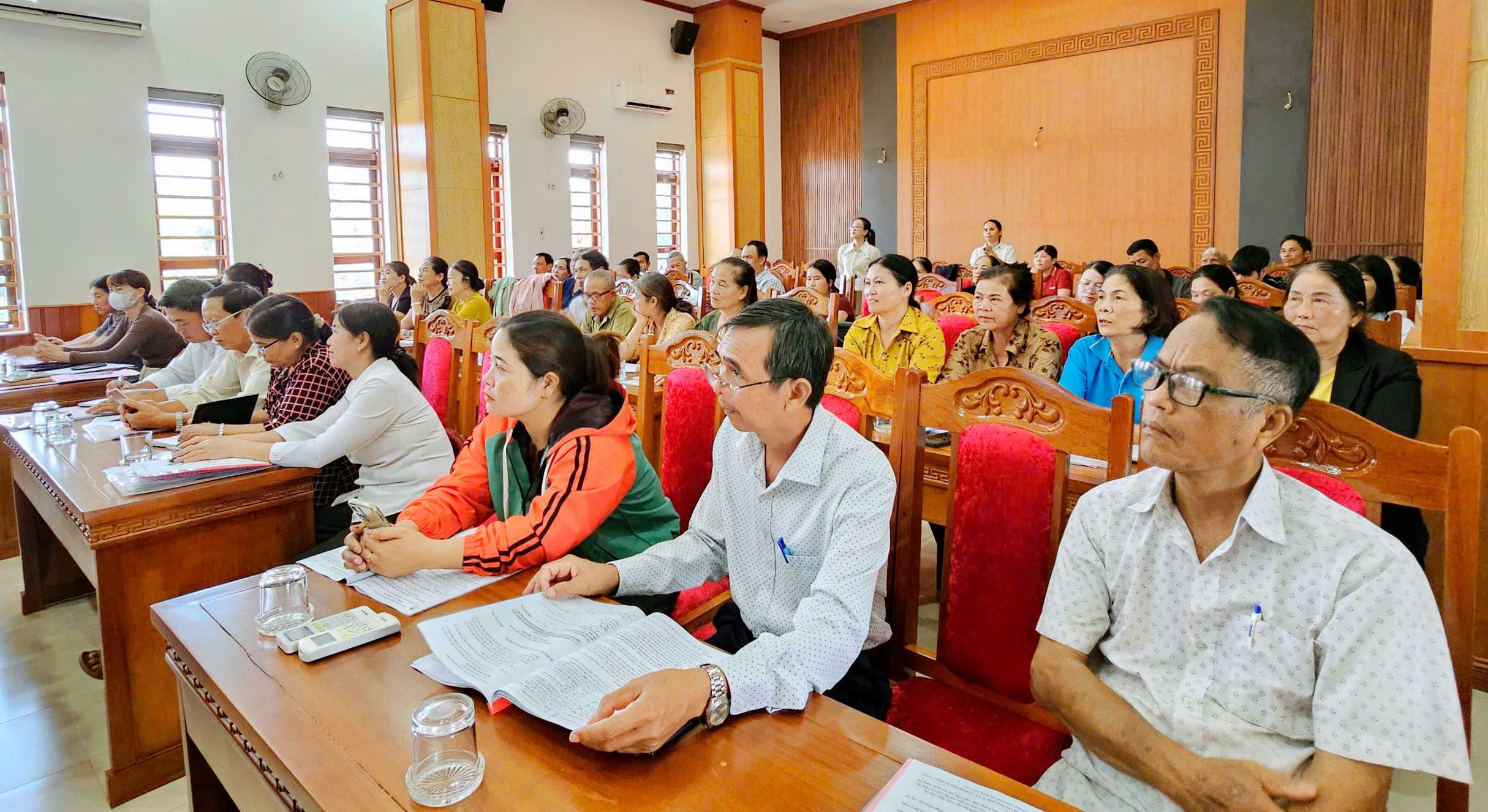 Phòng Giao dịch Ngân hàng Chính sách xã hội Ea Kar tập huấn nghiệp vụ cho tổ trưởng Tổ tiết kiệm và vay vốn trên địa bàn xã Ea Kar