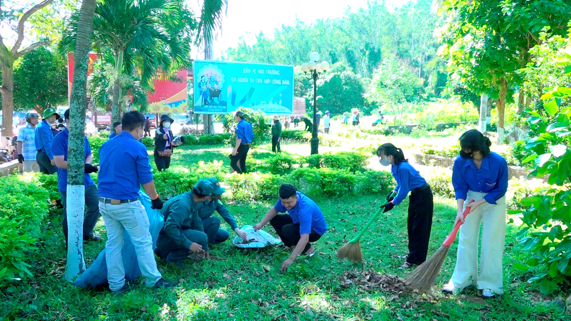 Xã Ea Kar phát động phong trào thi đua “Toàn dân chung tay bảo vệ môi trường, vì một Việt Nam xanh – sạch – đẹp”.