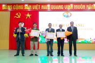 ĐẢNG ỦY XÃ EA KAR TRAO HUY HIỆU ĐẢNG ĐỢT 3/2 CHO 24 ĐẢNG VIÊN